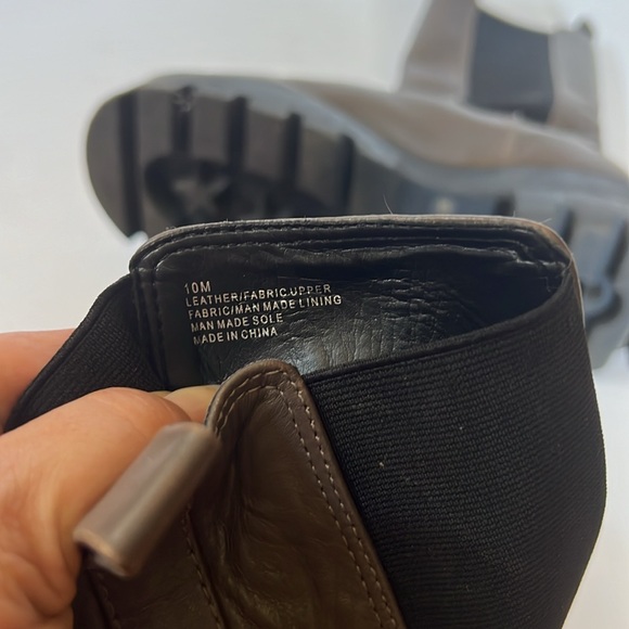 Lug sole Chelsea Boots - Picture 8 of 8